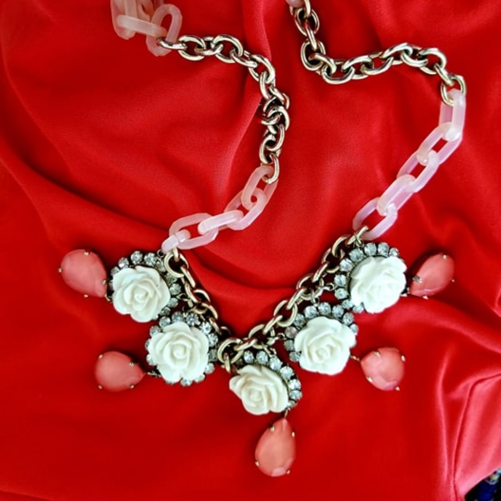 ANTHROPOLOGIE ▪︎ RingAroundRoses  Crystal NECKLACE - Picture 6 of 8